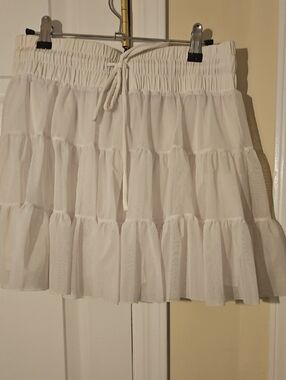 Women’s White Tiered Mini Skirt - NWOT